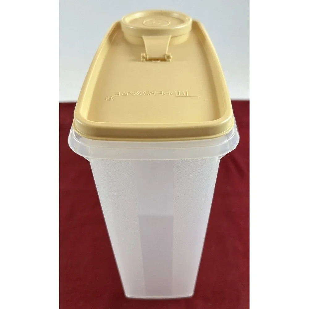 Tupperware vtg cereal